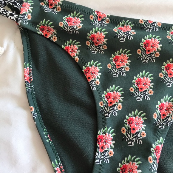 🏷️BUY 4 GET 1 FREE🏷️ Aeropostale Floral Swim Bottoms Cape Juby - Picture 2 of 5